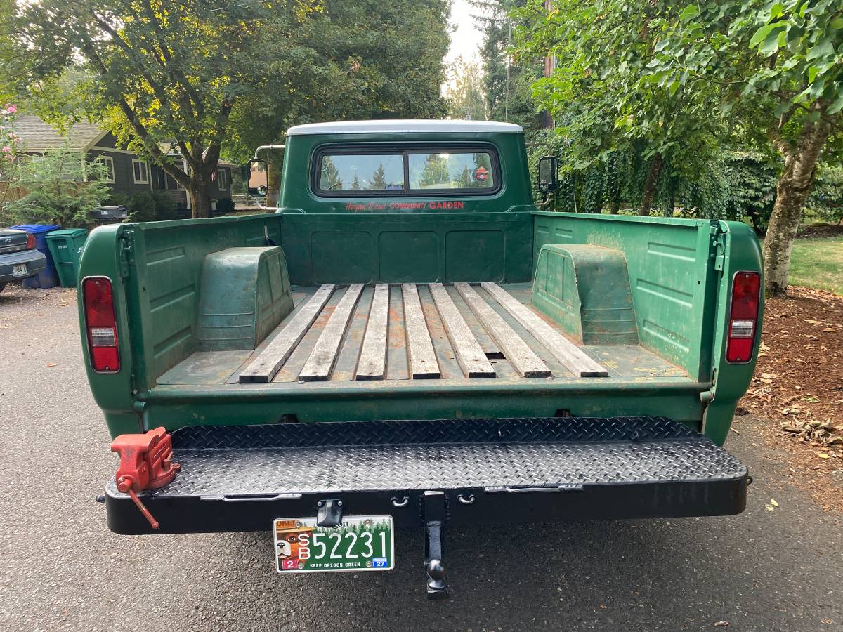 International-1210-camper-special-1973-green-2