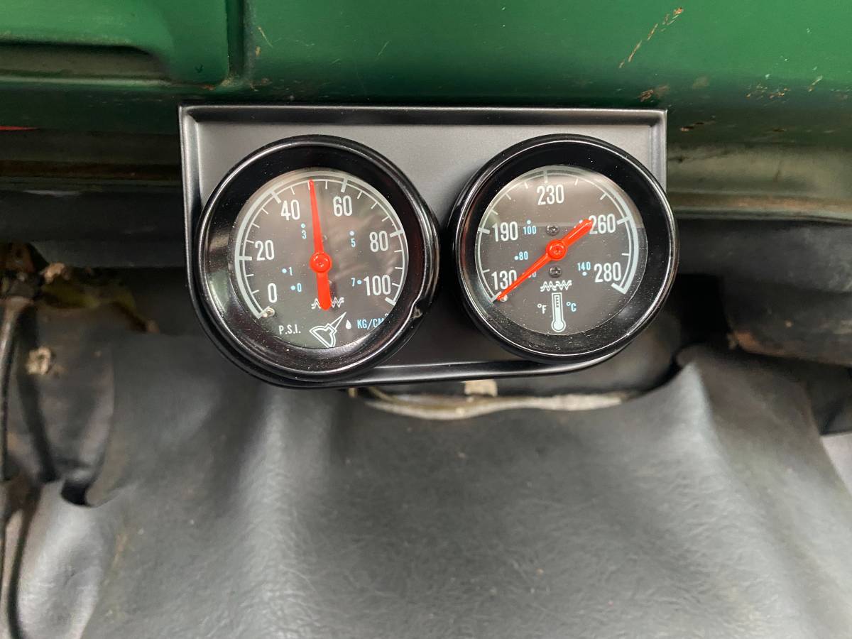 International-1210-camper-special-1973-green-20