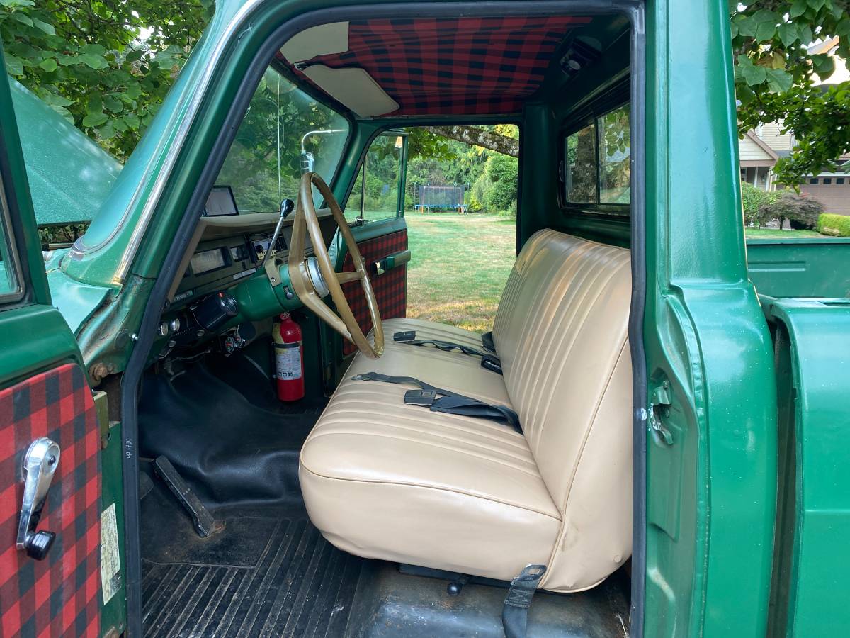 International-1210-camper-special-1973-green-9