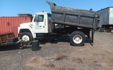 International-4300-diesel-1980-white