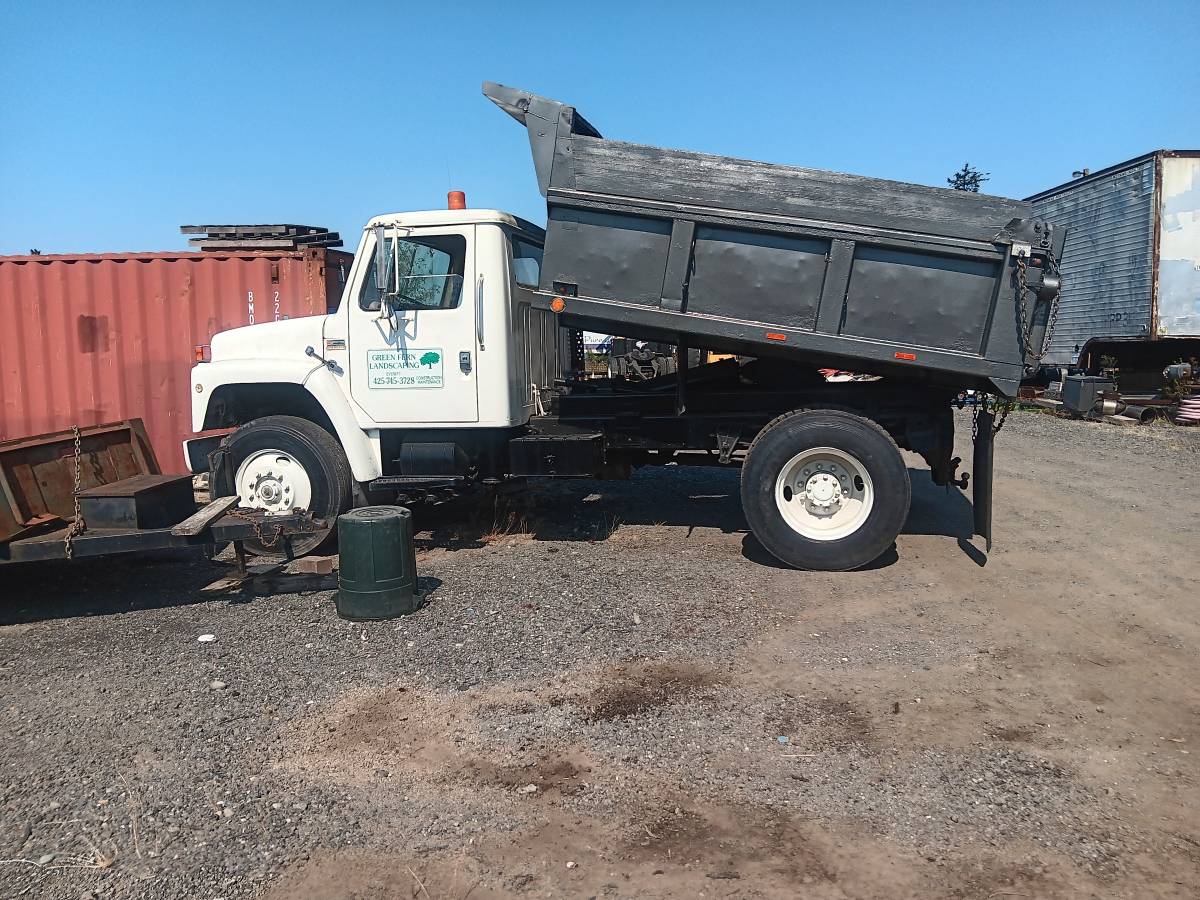 International-4300-diesel-1980-white