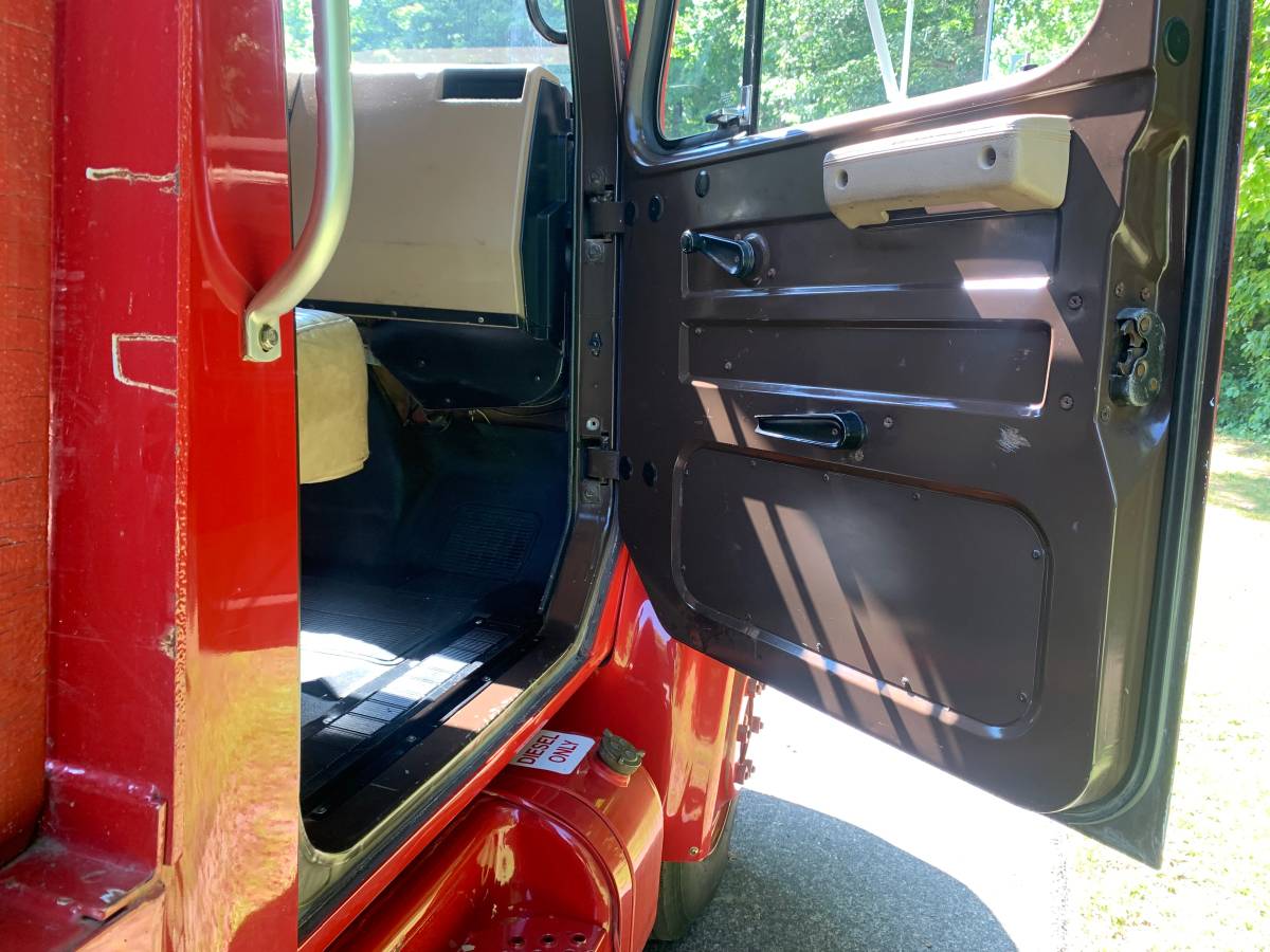 International-4600-diesel-1990-red-11
