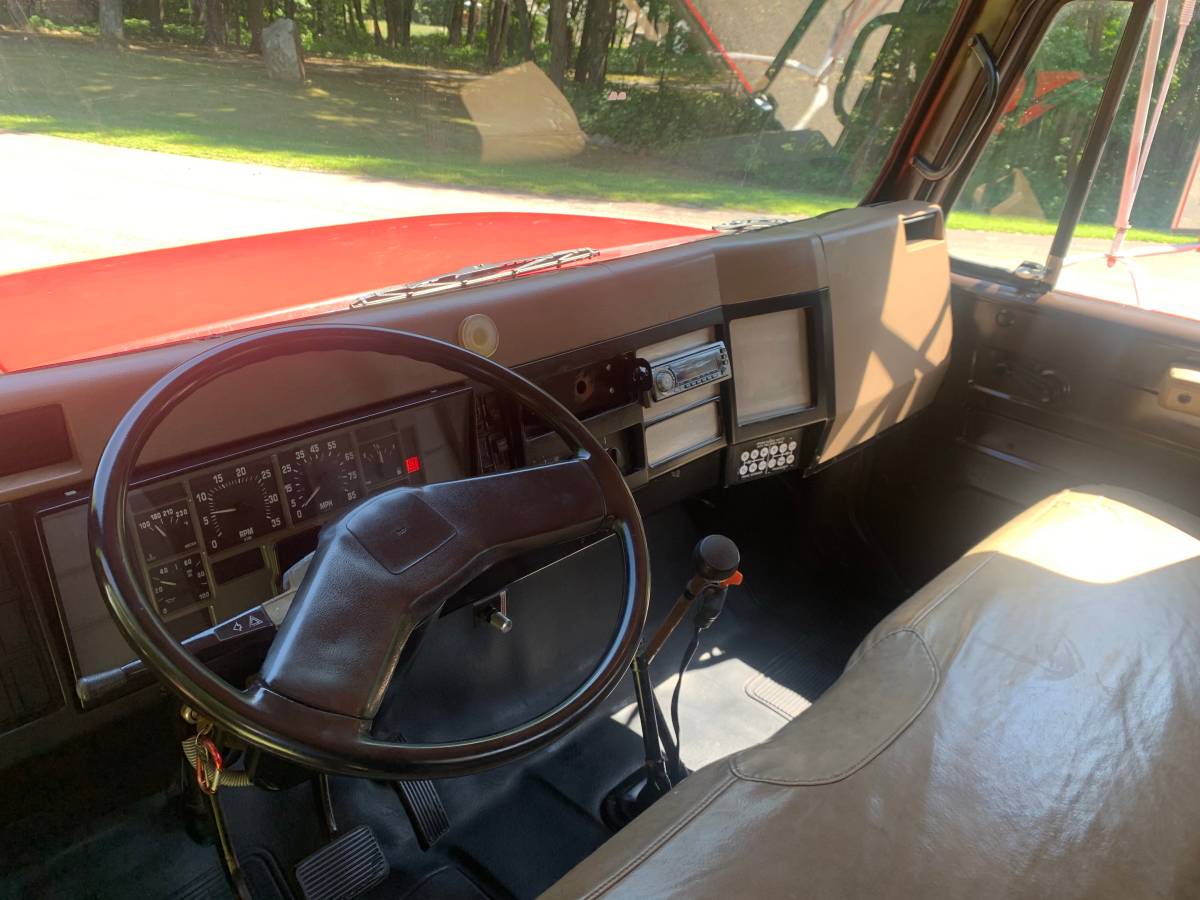 International-4600-diesel-1990-red-14