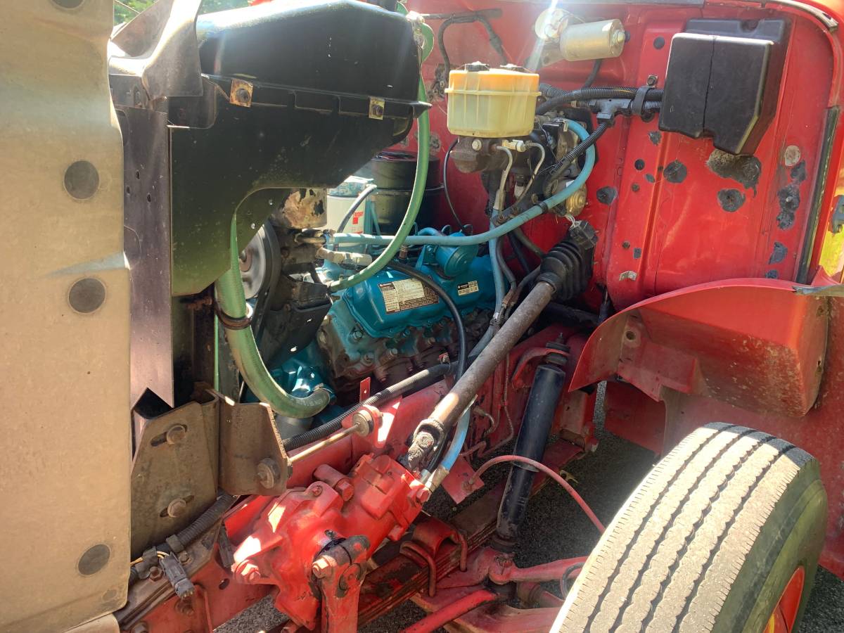 International-4600-diesel-1990-red-17
