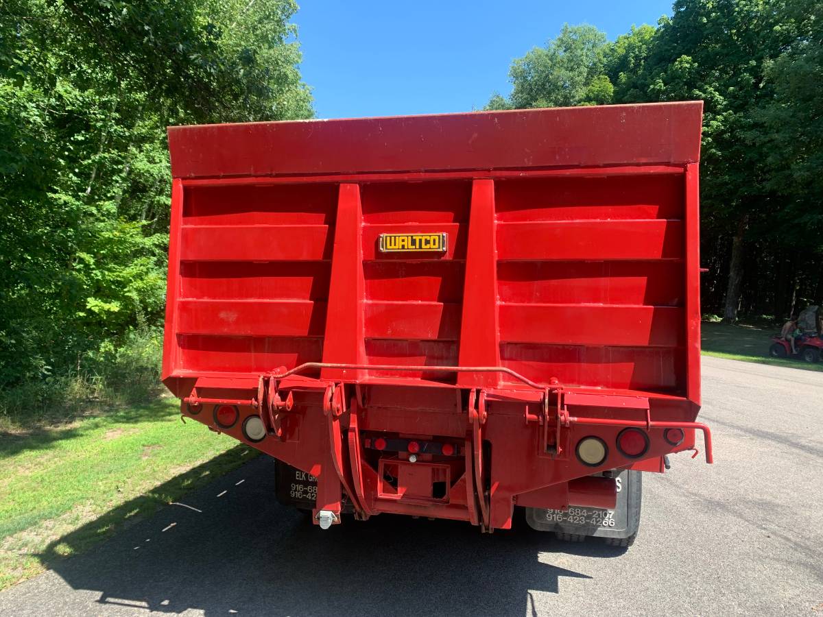 International-4600-diesel-1990-red-9