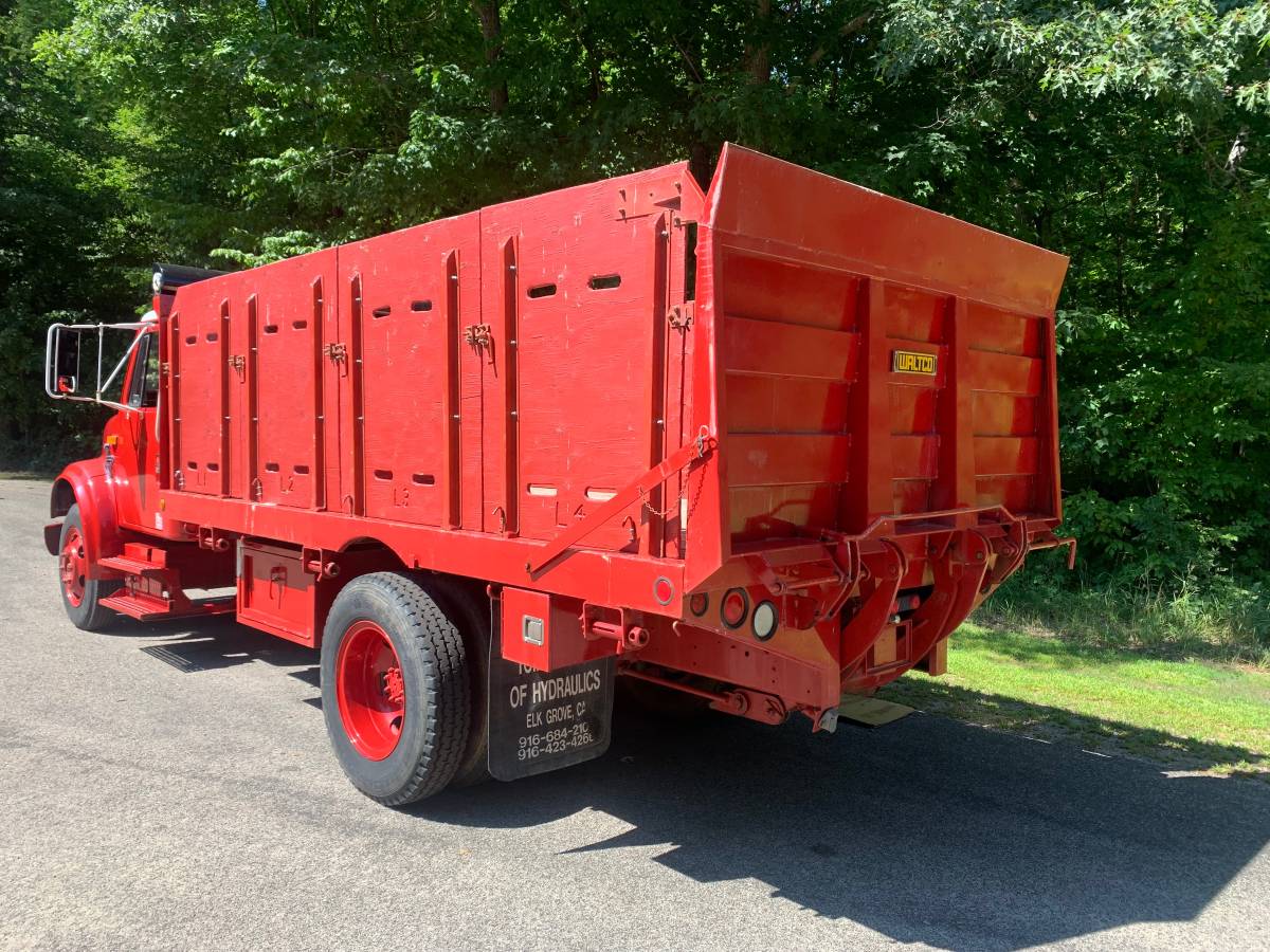 International-4600-diesel-1990-red