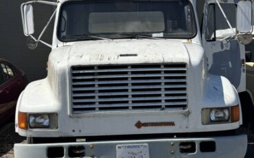 International-4600-diesel-1991-white