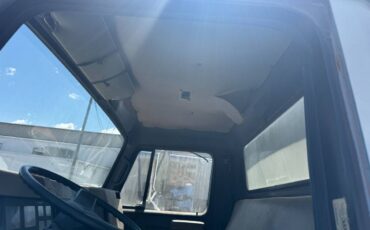 International-4600-diesel-1991-white-4