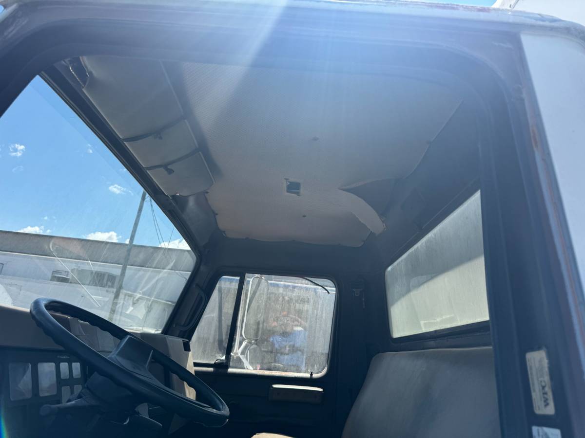 International-4600-diesel-1991-white-4