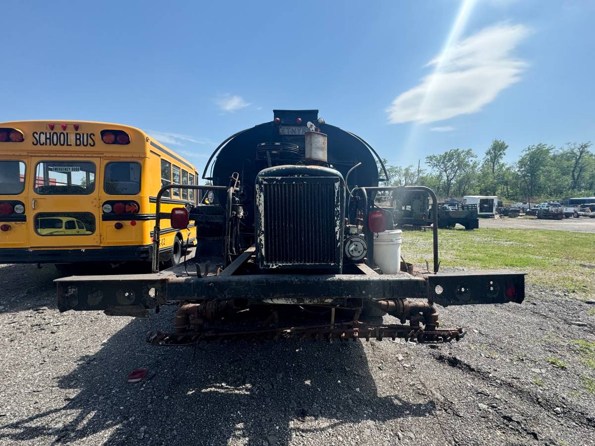 International-4600-diesel-1993-white-14