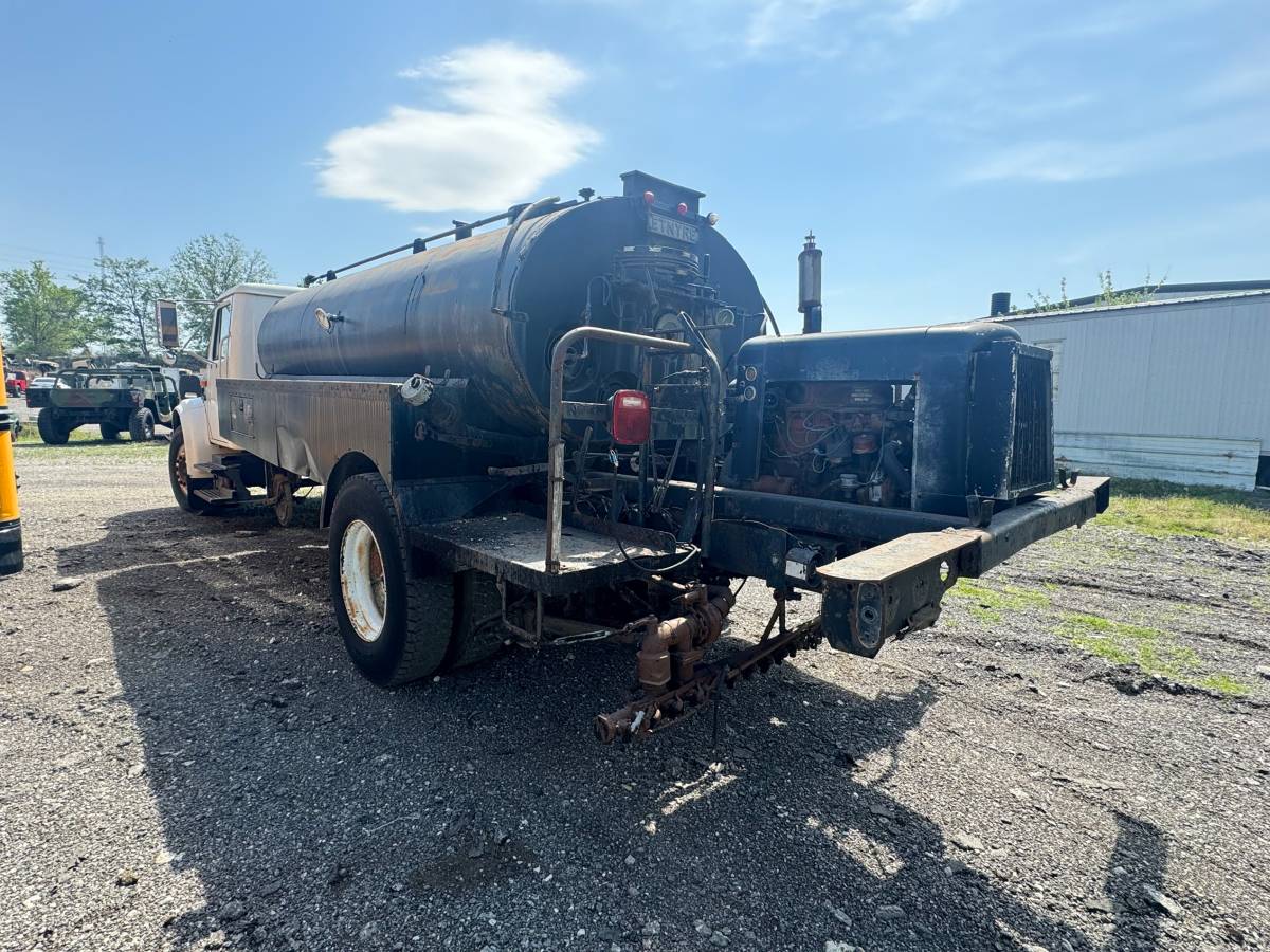 International-4600-diesel-1993-white-2