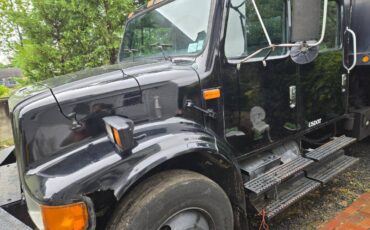 International-4700-diesel-1993-black-1