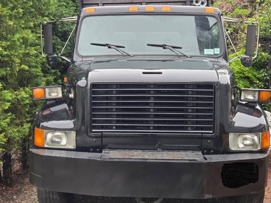 International-4700-diesel-1993-black