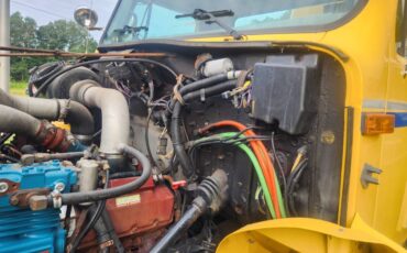 International-4700-diesel-1995-yellow-10