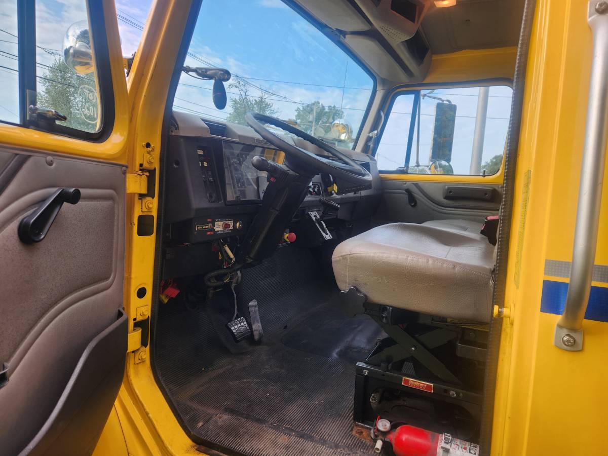 International-4700-diesel-1995-yellow-11