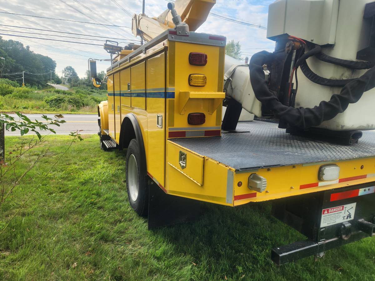 International-4700-diesel-1995-yellow-13