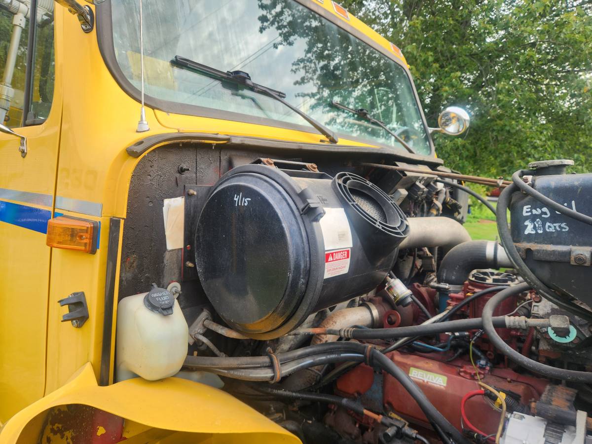 International-4700-diesel-1995-yellow-19