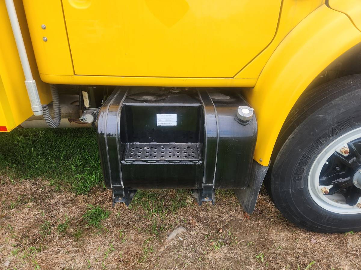 International-4700-diesel-1995-yellow-7