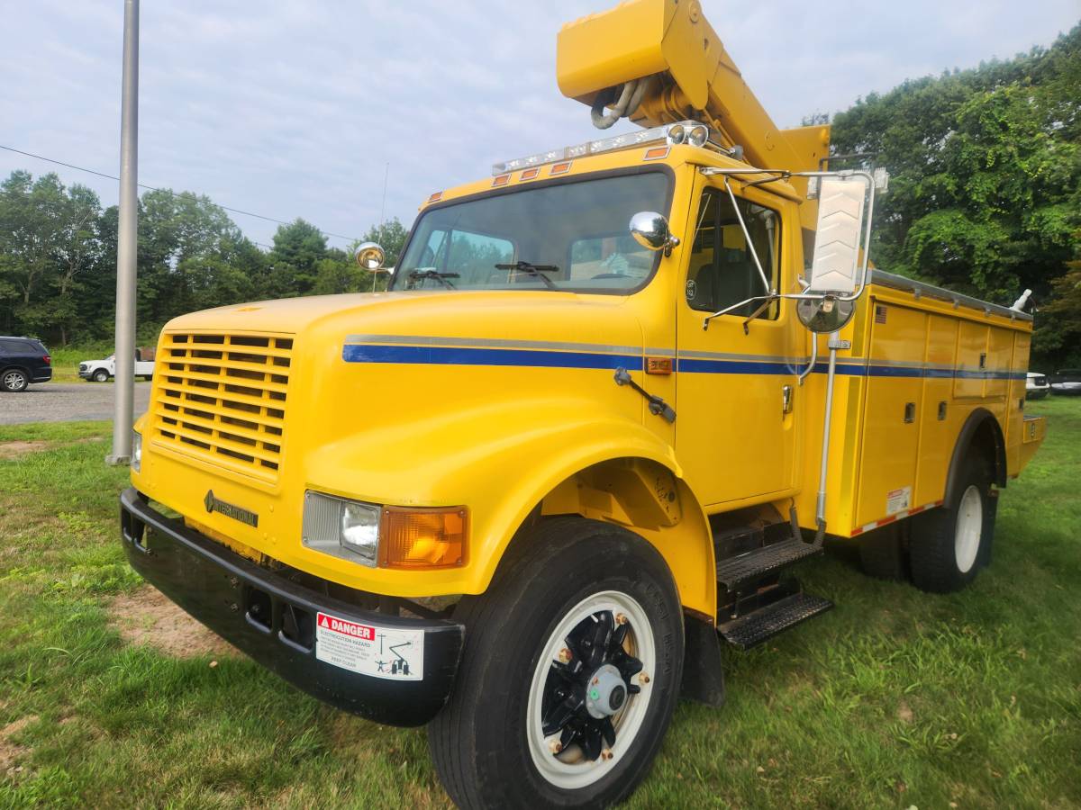 International-4700-diesel-1995-yellow