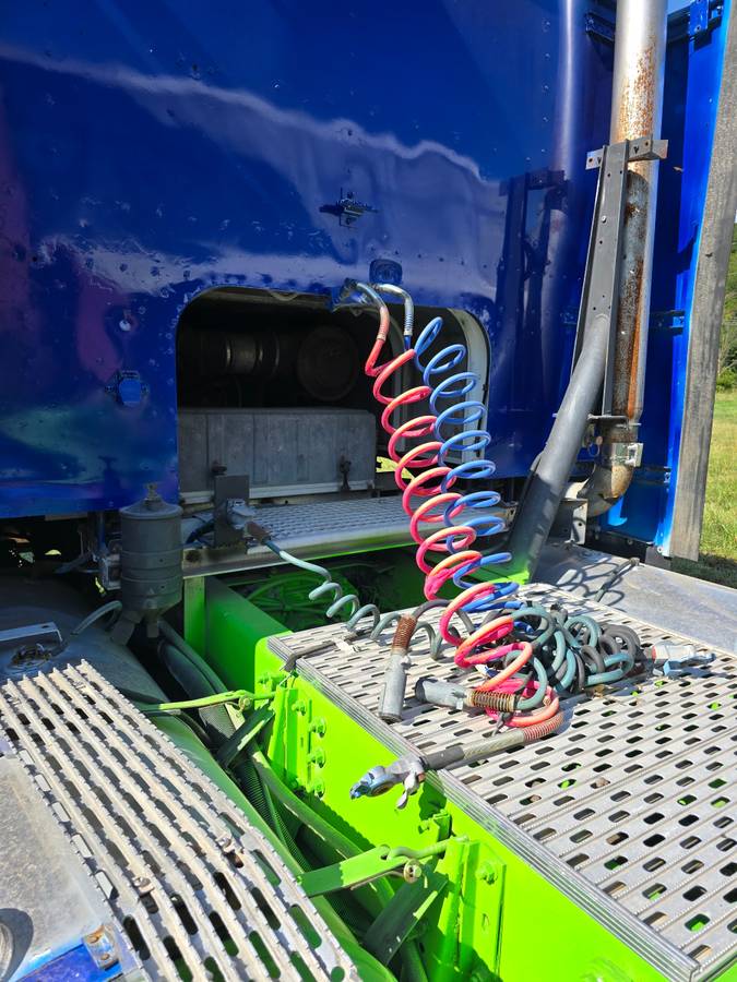International-9700-diesel-1989-blue-12
