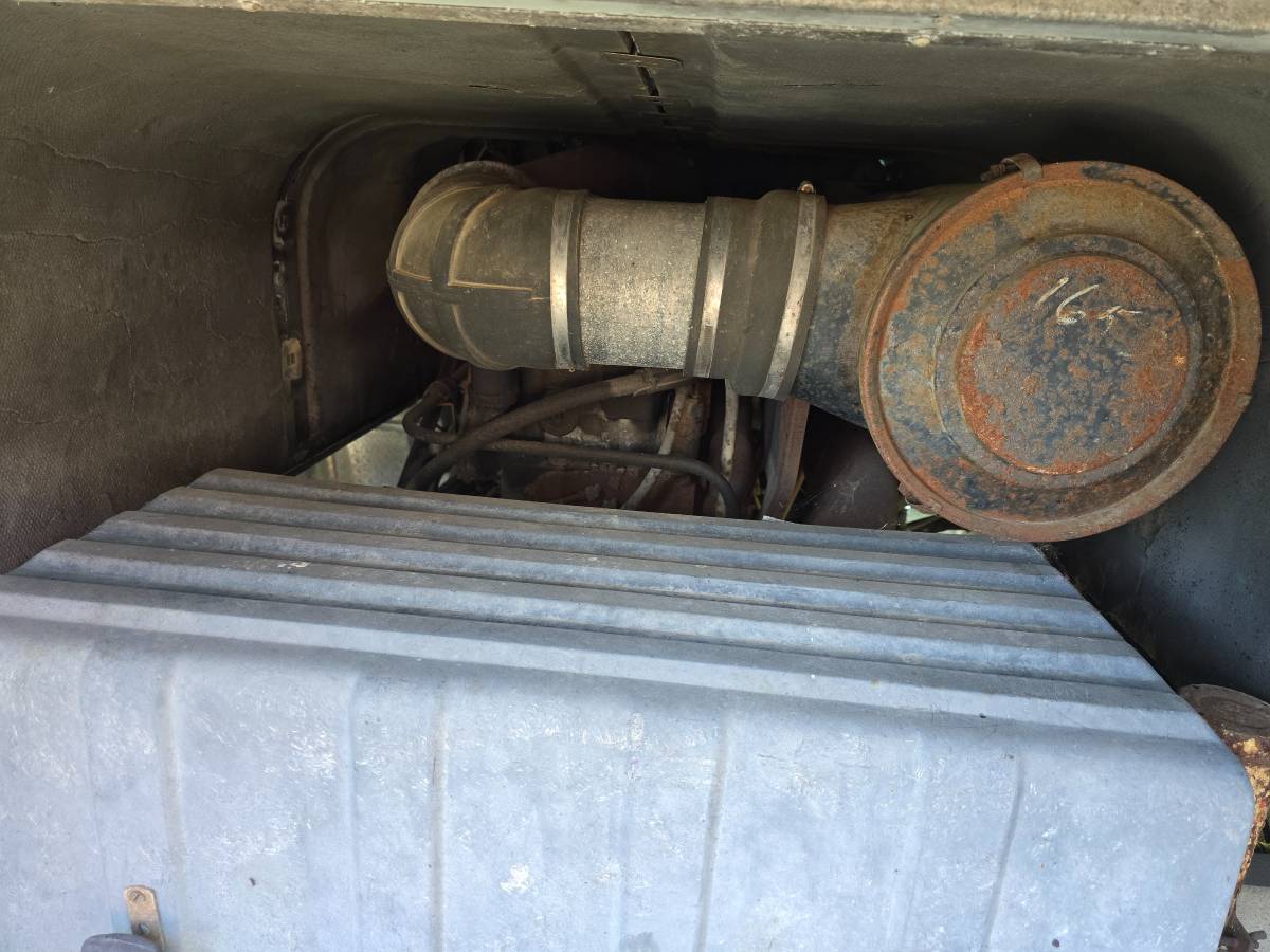 International-9700-diesel-1989-blue-15