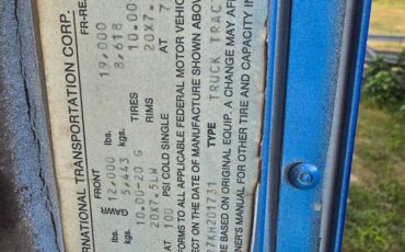International-9700-diesel-1989-blue-18