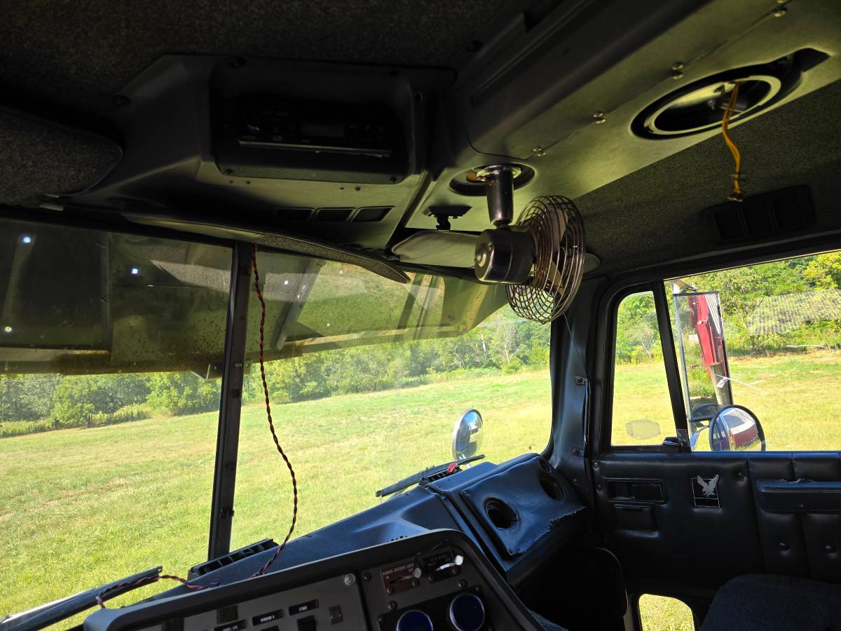 International-9700-diesel-1989-blue-8