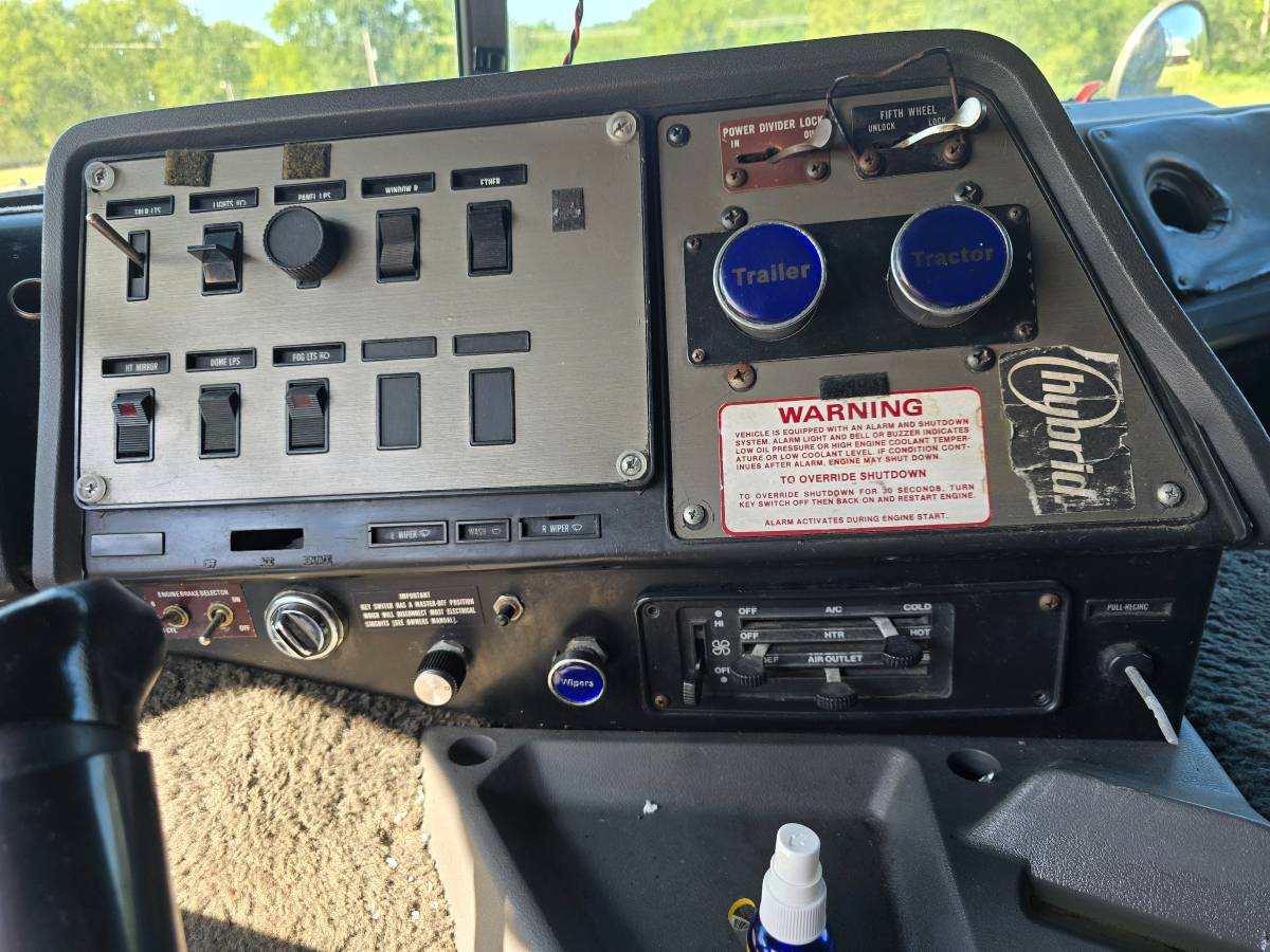 International-9700-diesel-1989-blue-9