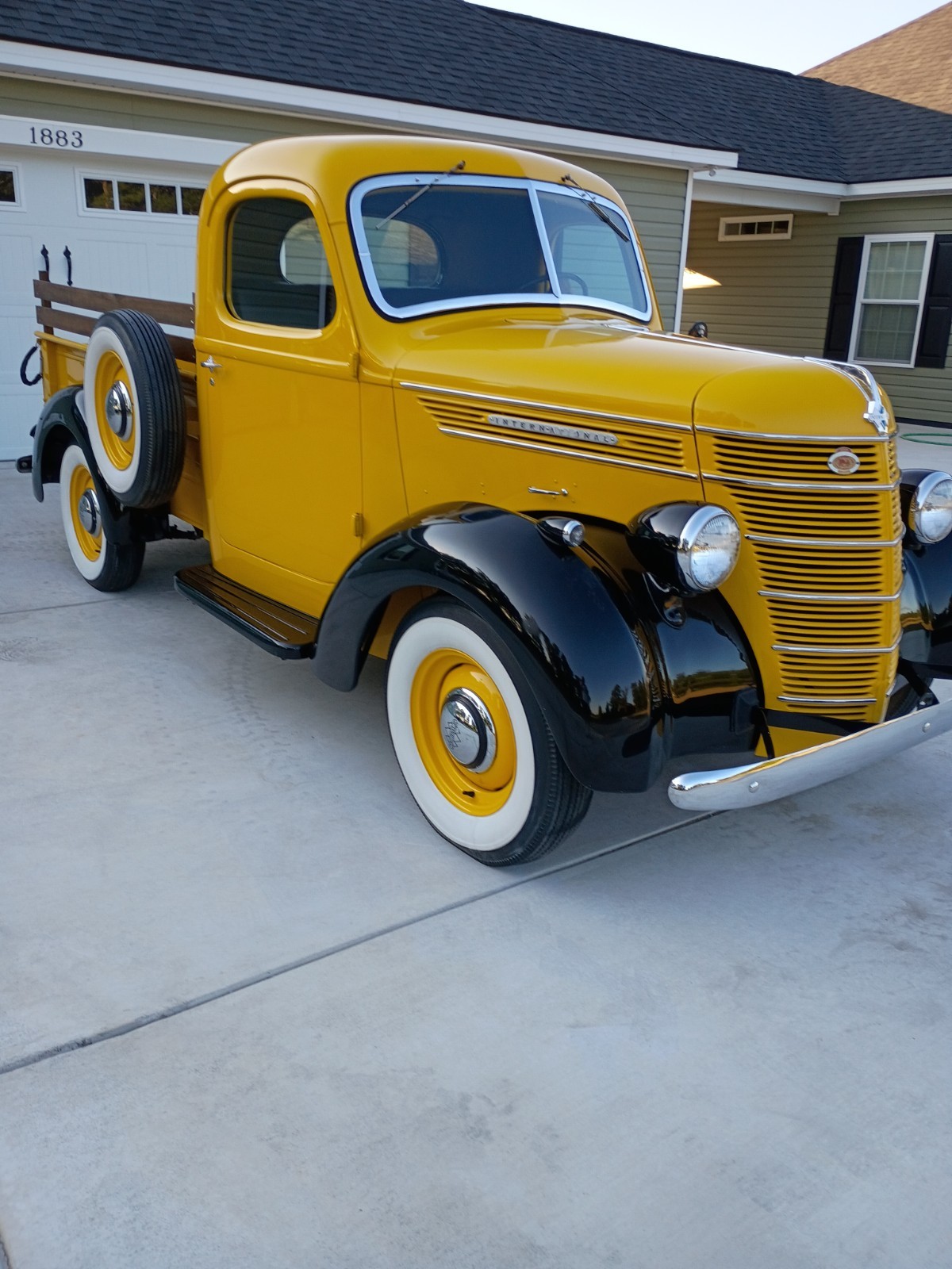 International-Harvester-12-Ton-Pickup-1940-Standard-Cab-Pickup-4