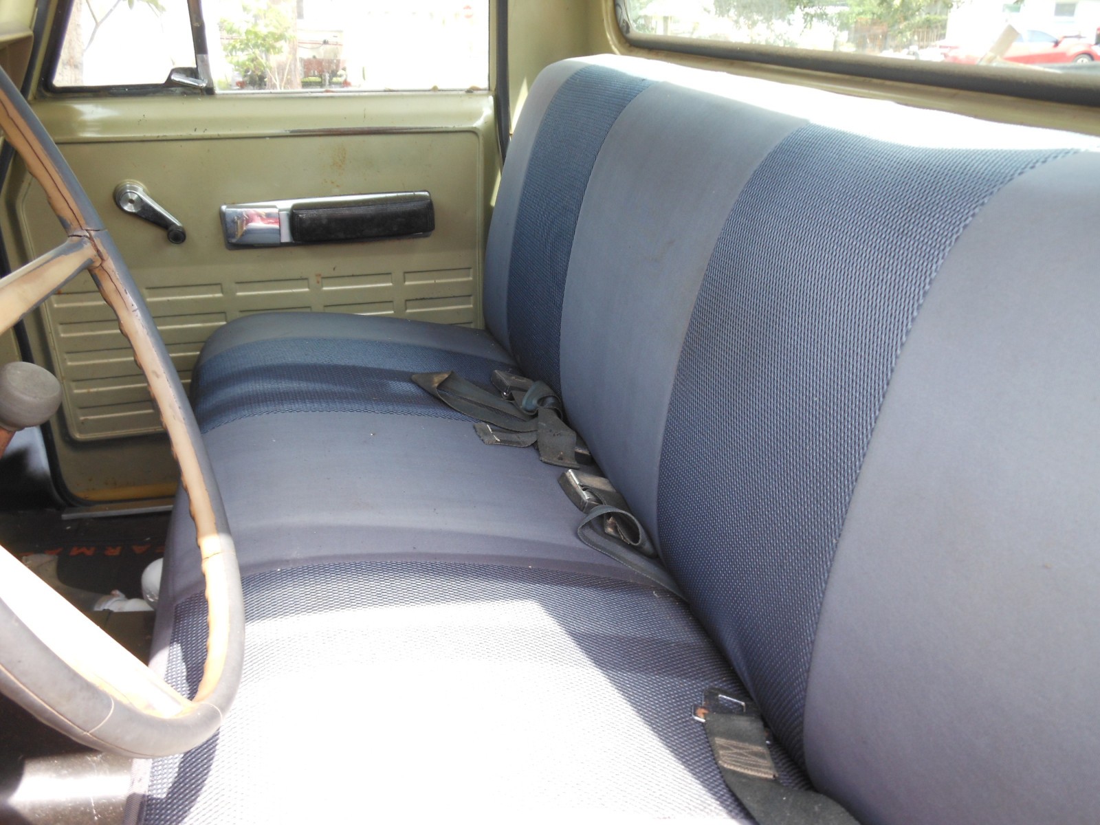 International-Harvester-12-Ton-Pickup-1973-Cab-Chassis-2