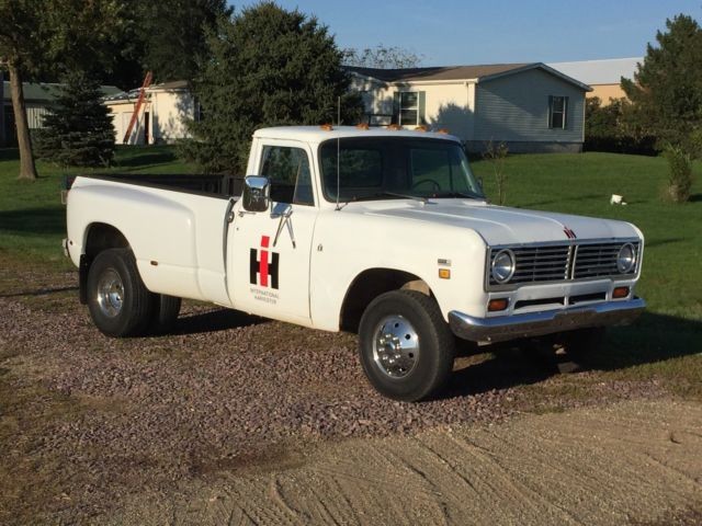 International-Harvester-12-Ton-Pickup-1973-Cab-Chassis