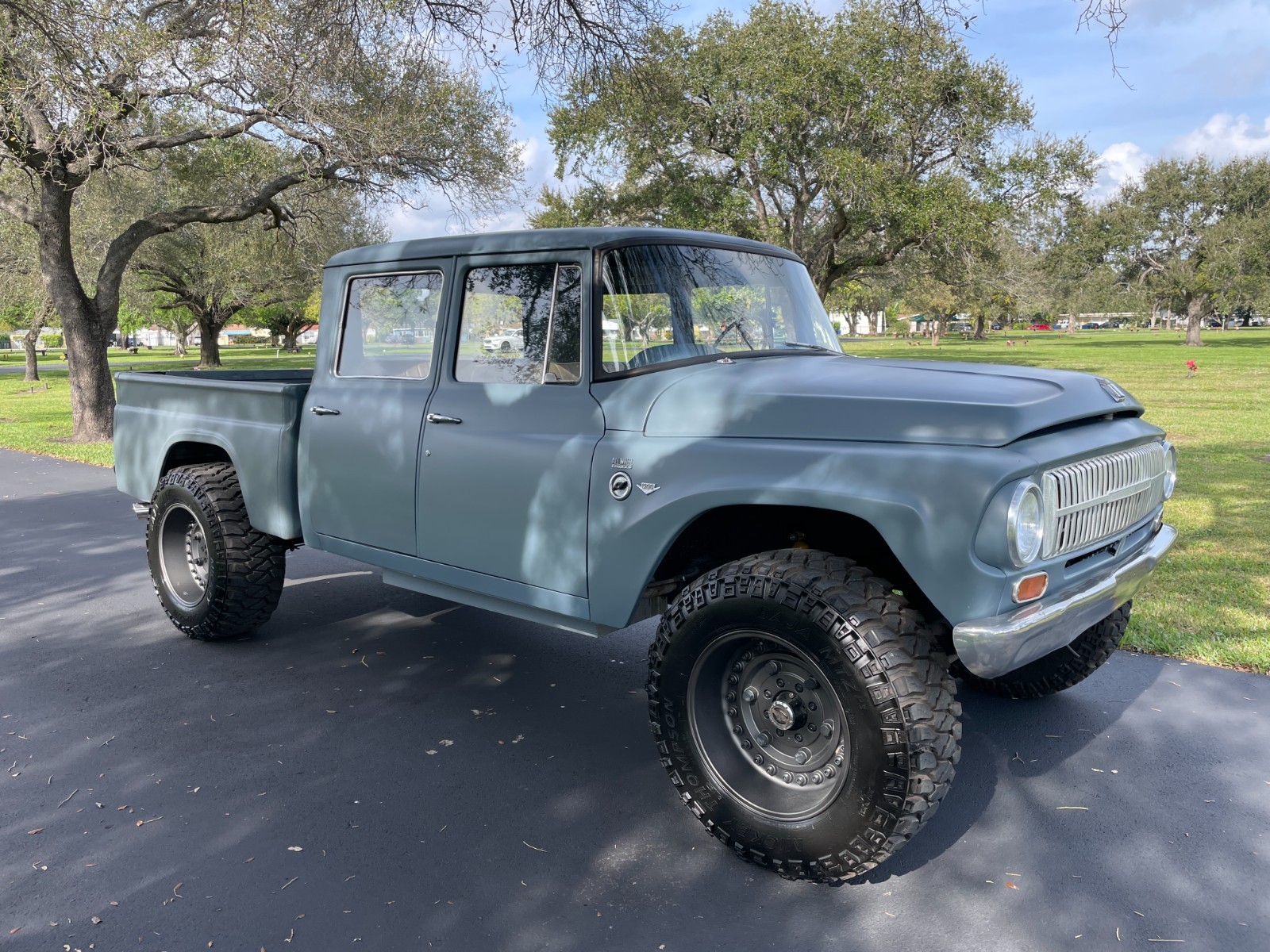 International-Harvester-1200C-1966-Crew-Cab-Pickup-2