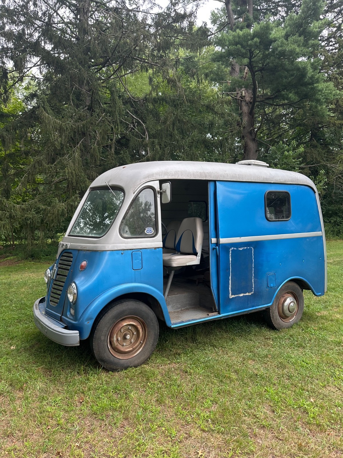 International-Harvester-Metro-1960-Standard-Passenger-Van-1