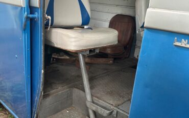 International-Harvester-Metro-1960-Standard-Passenger-Van-10