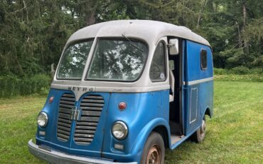 International-Harvester-Metro-1960-Standard-Passenger-Van-2