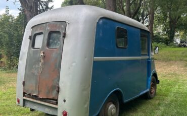 International-Harvester-Metro-1960-Standard-Passenger-Van-3