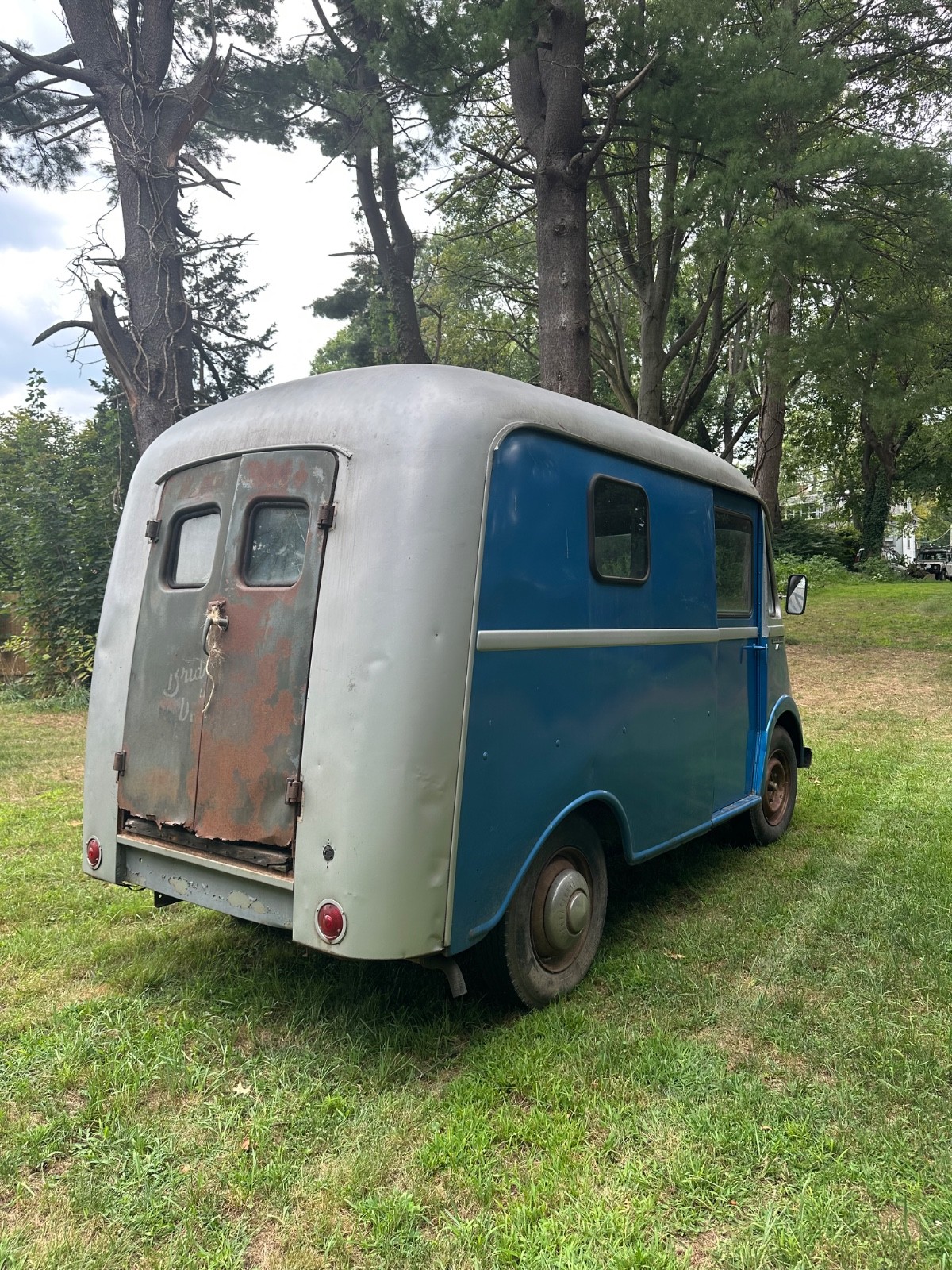 International-Harvester-Metro-1960-Standard-Passenger-Van-3