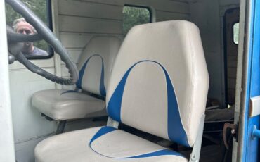 International-Harvester-Metro-1960-Standard-Passenger-Van-4