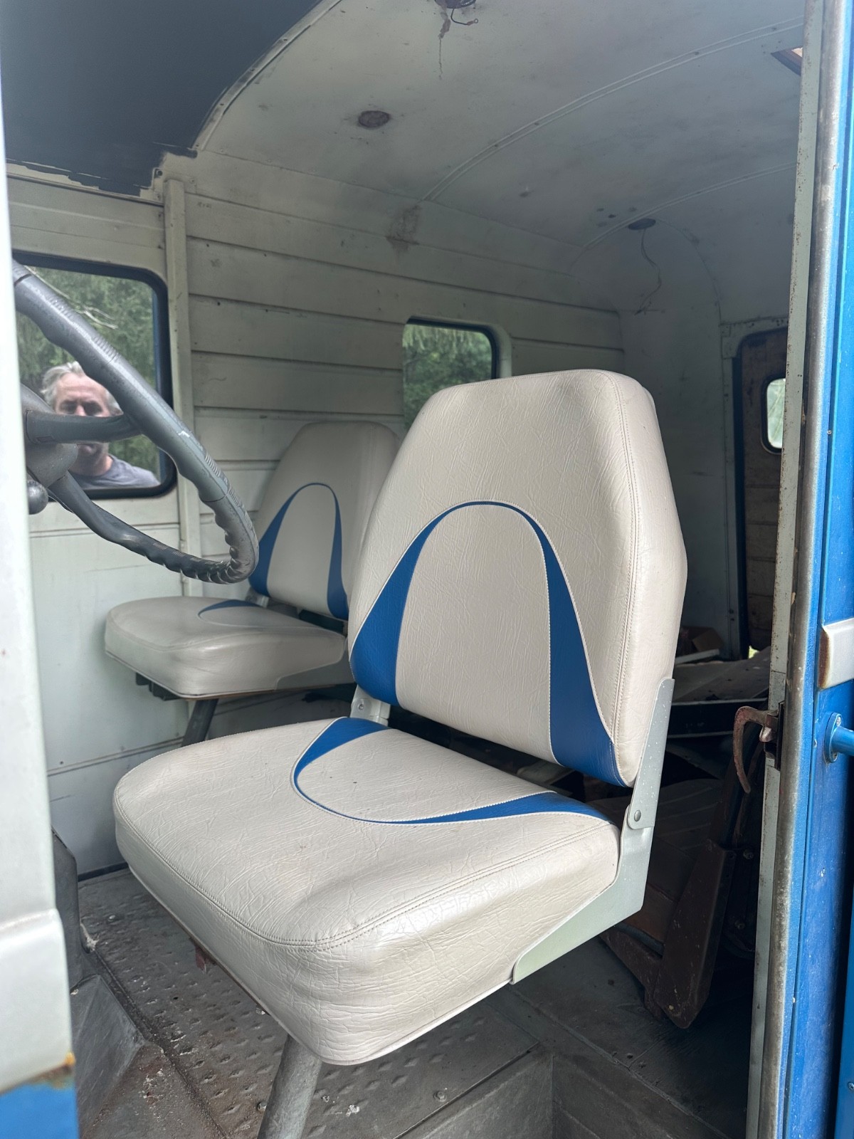 International-Harvester-Metro-1960-Standard-Passenger-Van-4