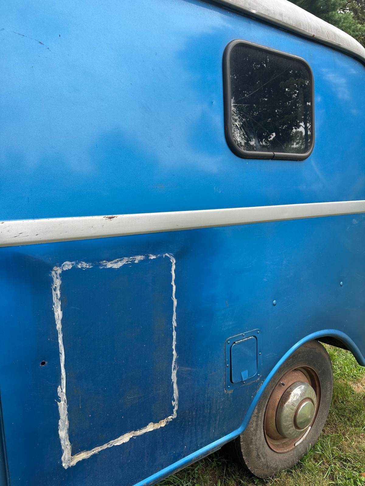 International-Harvester-Metro-1960-Standard-Passenger-Van-6