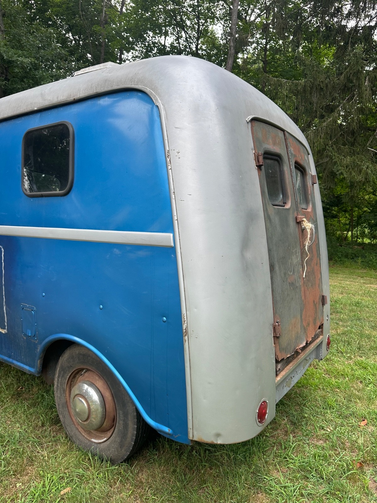 International-Harvester-Metro-1960-Standard-Passenger-Van-7