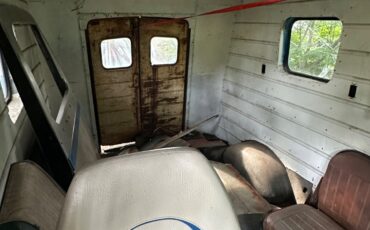 International-Harvester-Metro-1960-Standard-Passenger-Van-8