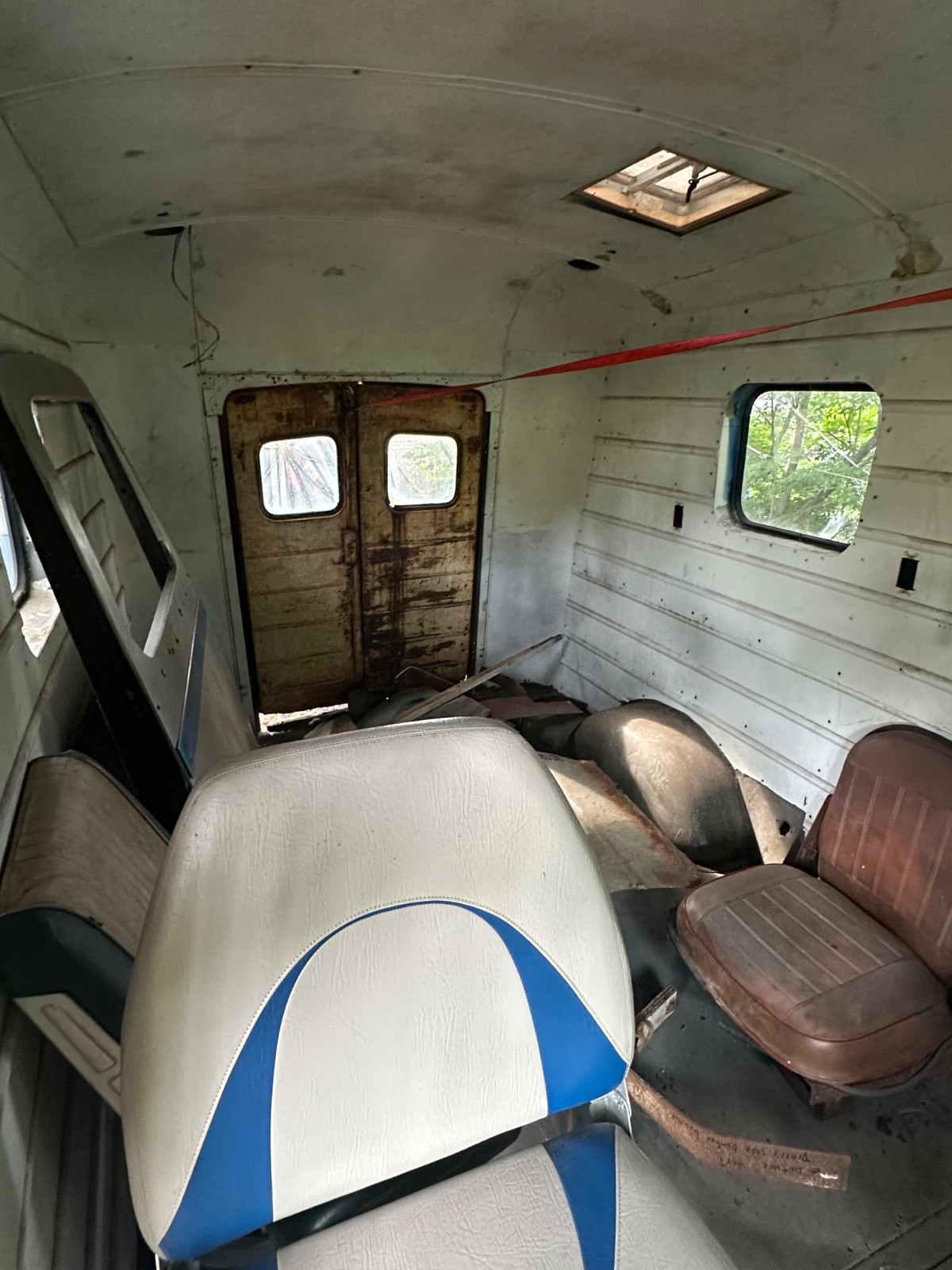 International-Harvester-Metro-1960-Standard-Passenger-Van-8