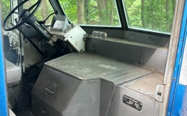 International-Harvester-Metro-1960-Standard-Passenger-Van-9