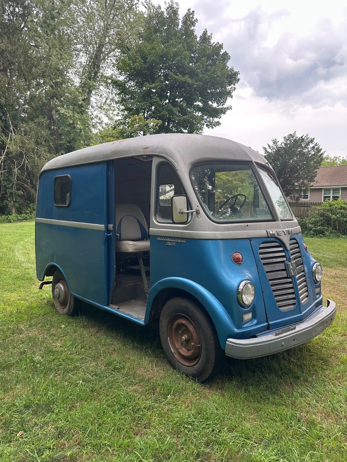 International-Harvester-Metro-1960-Standard-Passenger-Van