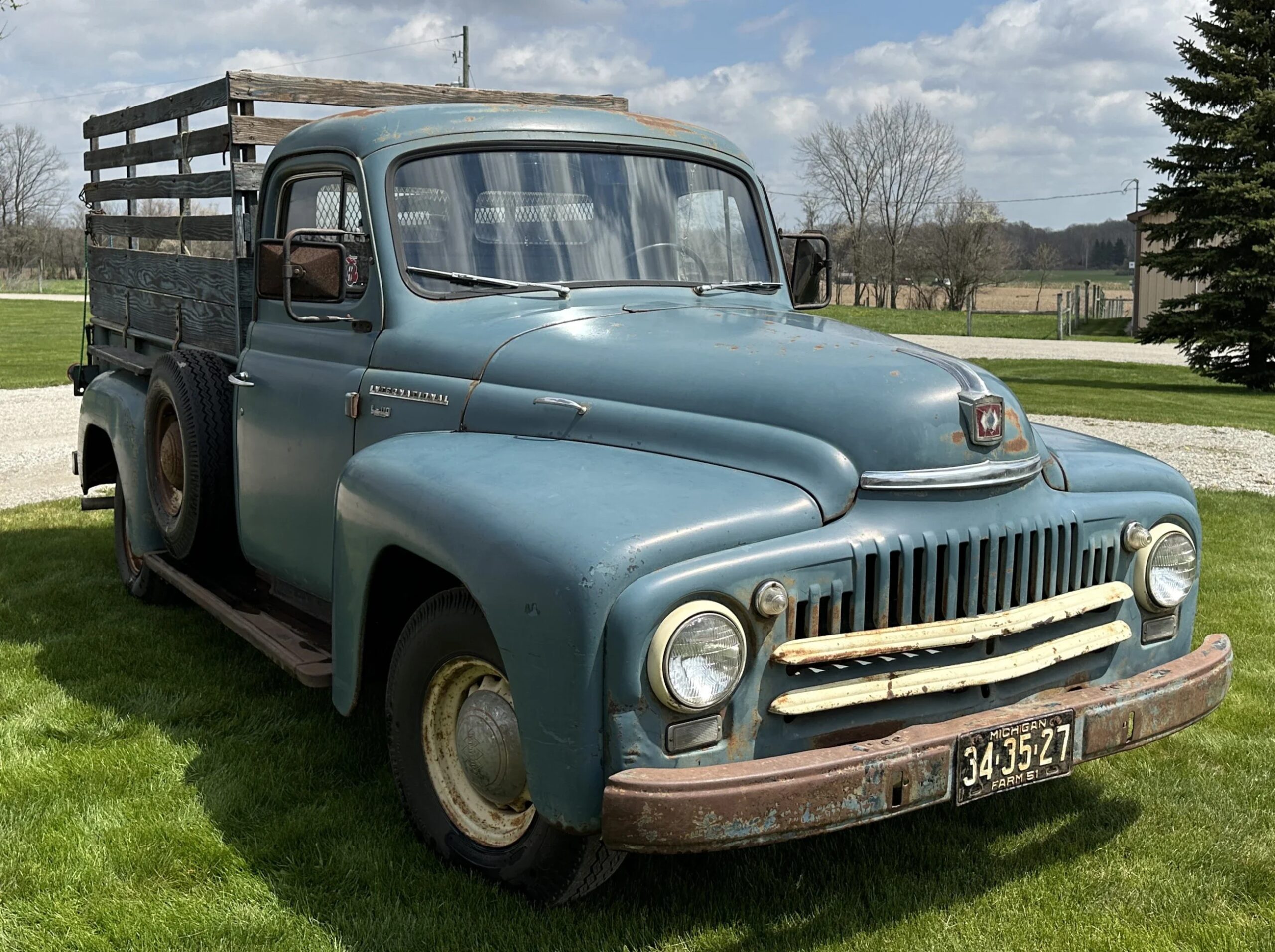 International-Harvester-l110-1951-Blue-Black-3