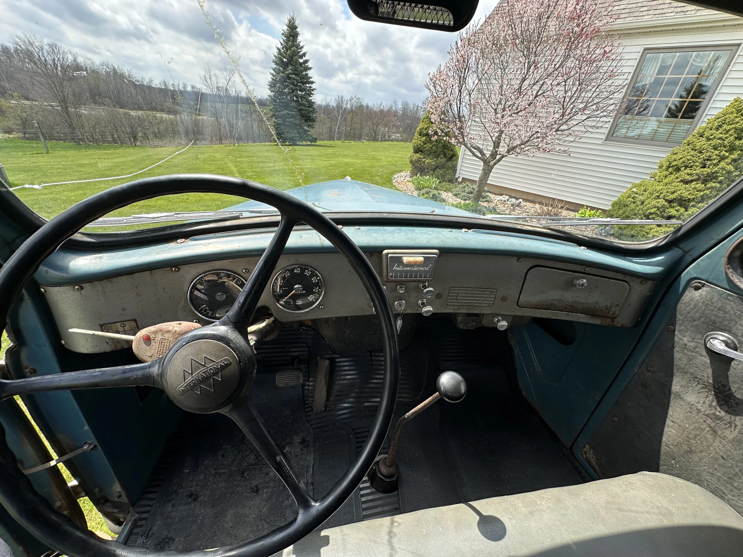International-Harvester-l110-1951-Blue-Black-8