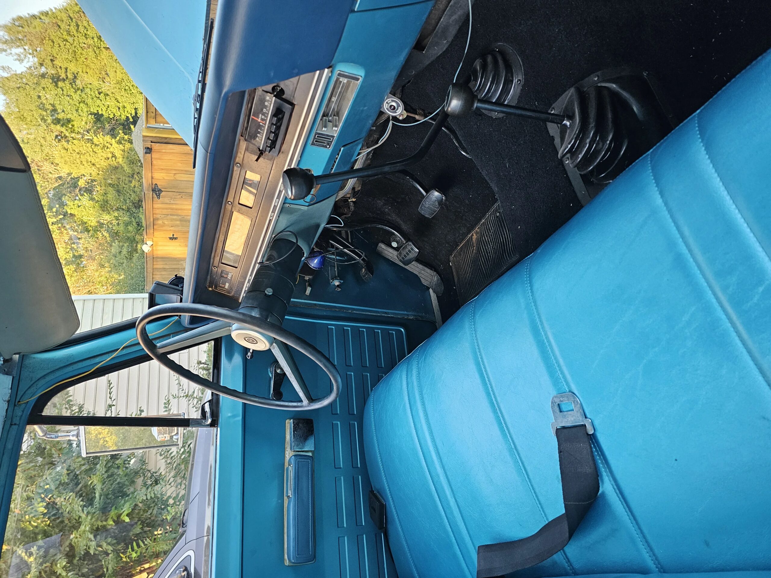 International-Harvester-pickup-1970-Blue-Blue-10