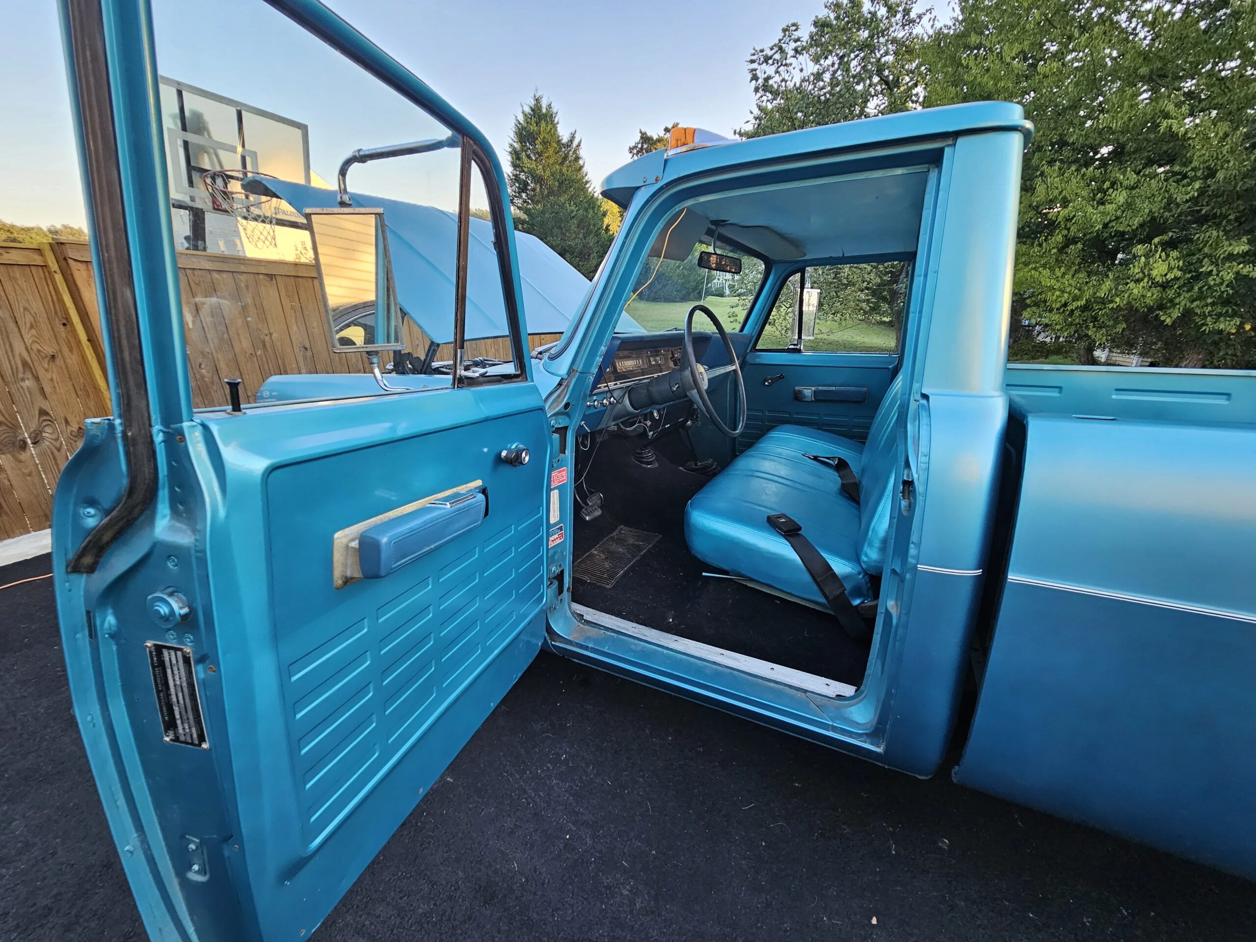 International-Harvester-pickup-1970-Blue-Blue-13
