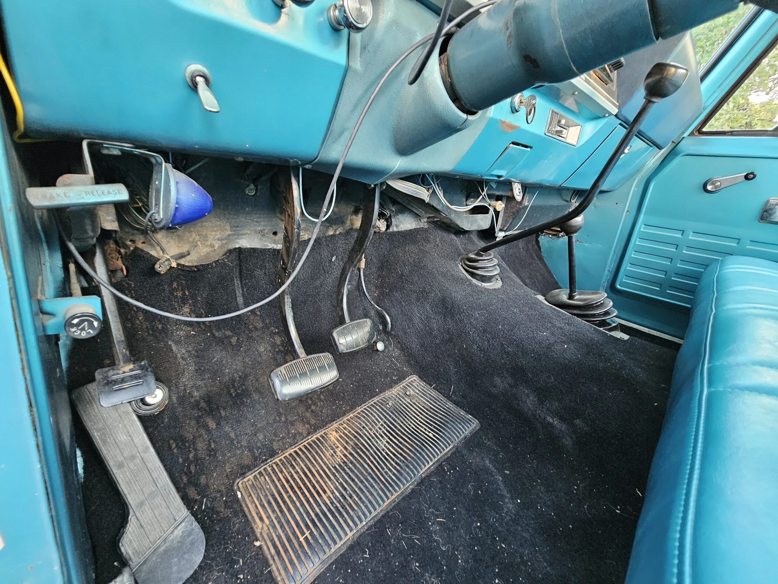 International-Harvester-pickup-1970-Blue-Blue-14